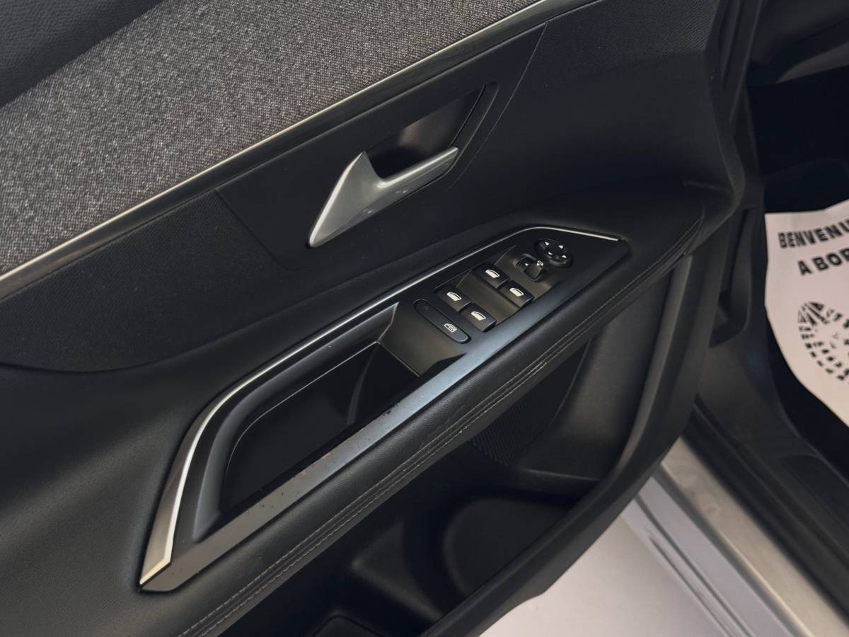 PEUGEOT 3008 1.5 BlueHDi 130CV