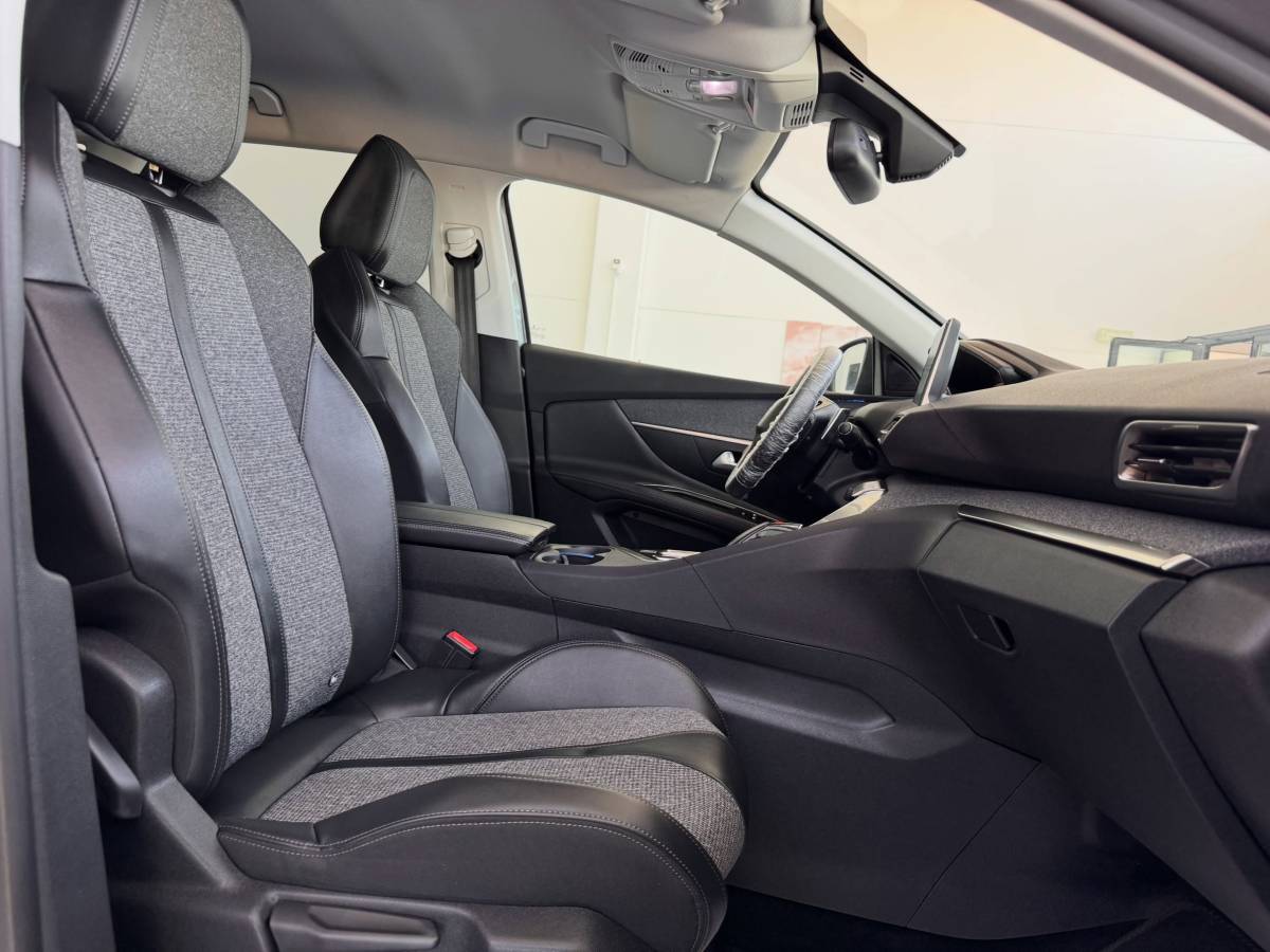 PEUGEOT 3008 1.5 BlueHDi 130CV